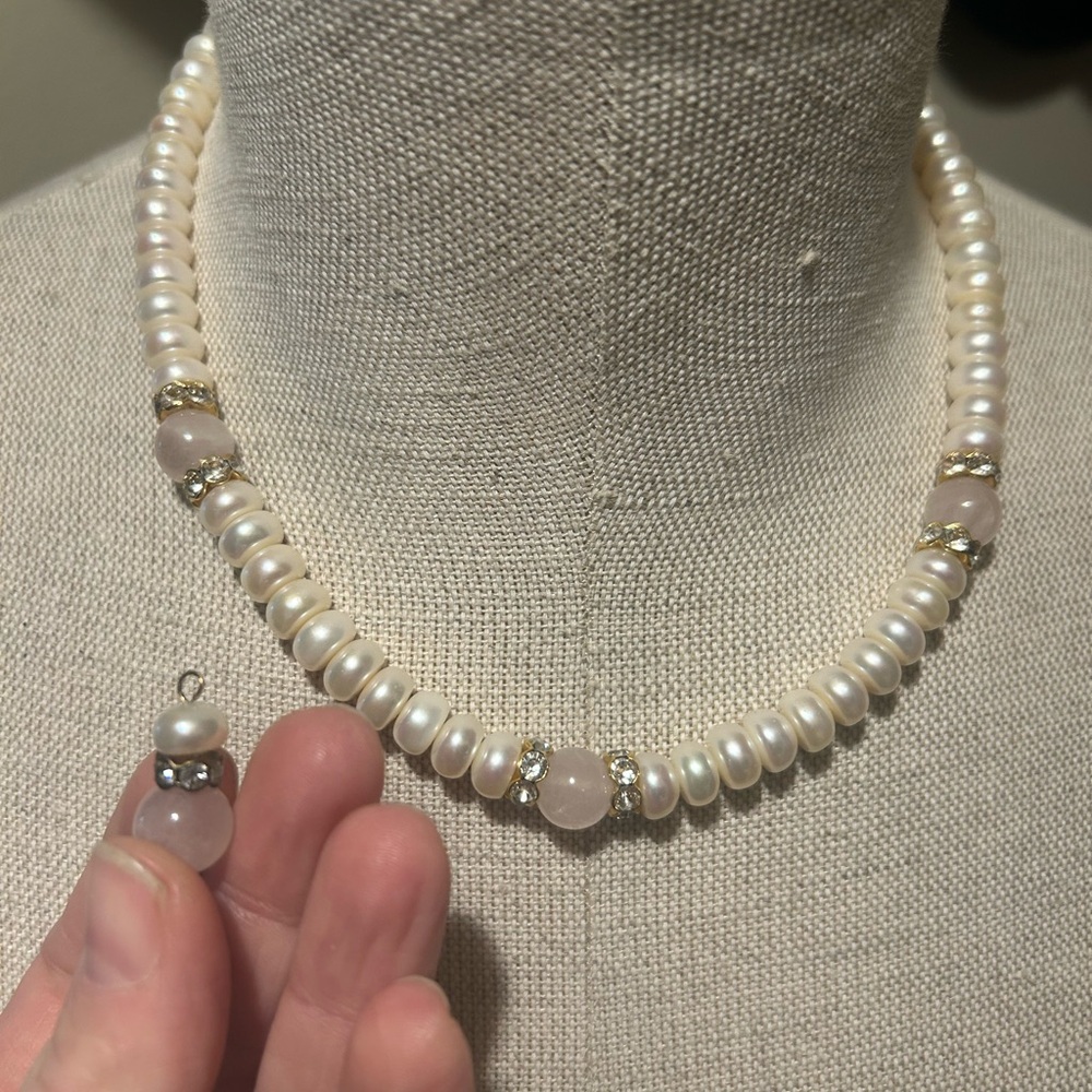 Salt water pearls n extra earring or piece incase breakage.